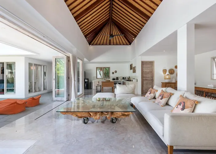 Villa Wonderful 4br In Seminyak