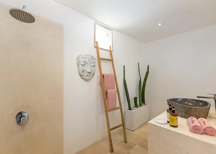 Wonderful 4br In Seminyak